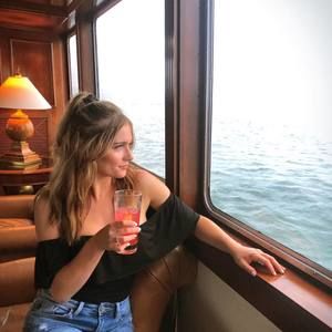 Meet your Posher, Becca